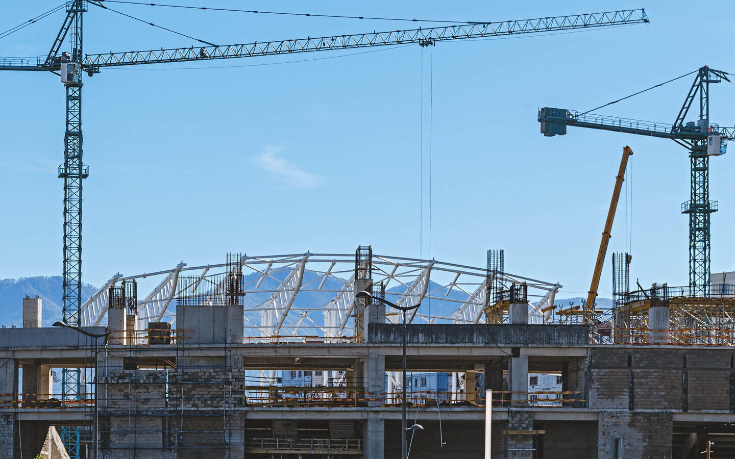 grue construction travaux bâtiment